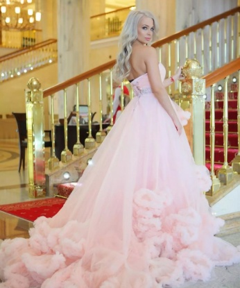 Опытная и креативная индивидуалка, готовая сделать твои самые заветные мечты реальностью. Возможно, ты уже заметил мои фото - они говорят о том, что я умею наслаждаться и радовать своих партнеров. Внимательно почитай мои отзывы, чтобы убедиться в этом. Я предлагаю широкий спектр услуг, от бесподобного массажа до умелого стриптиза. Один взгляд на меня, и ты уже не сможешь устоять. Я живу в Москве и готова подарить тебе незабываемые моменты наслаждения. 🌟💖🔥 725, 26 лет